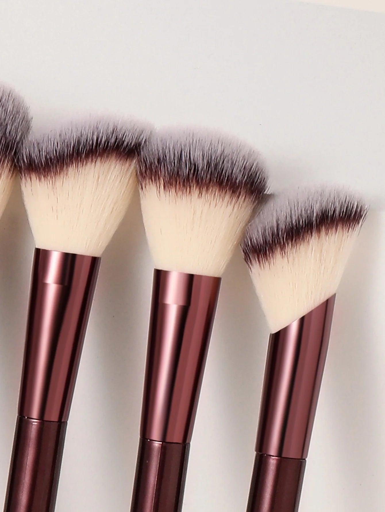 32 Piece Premium Makeup Brush Set With Synthetic Hair Bristles For Eyeshadow