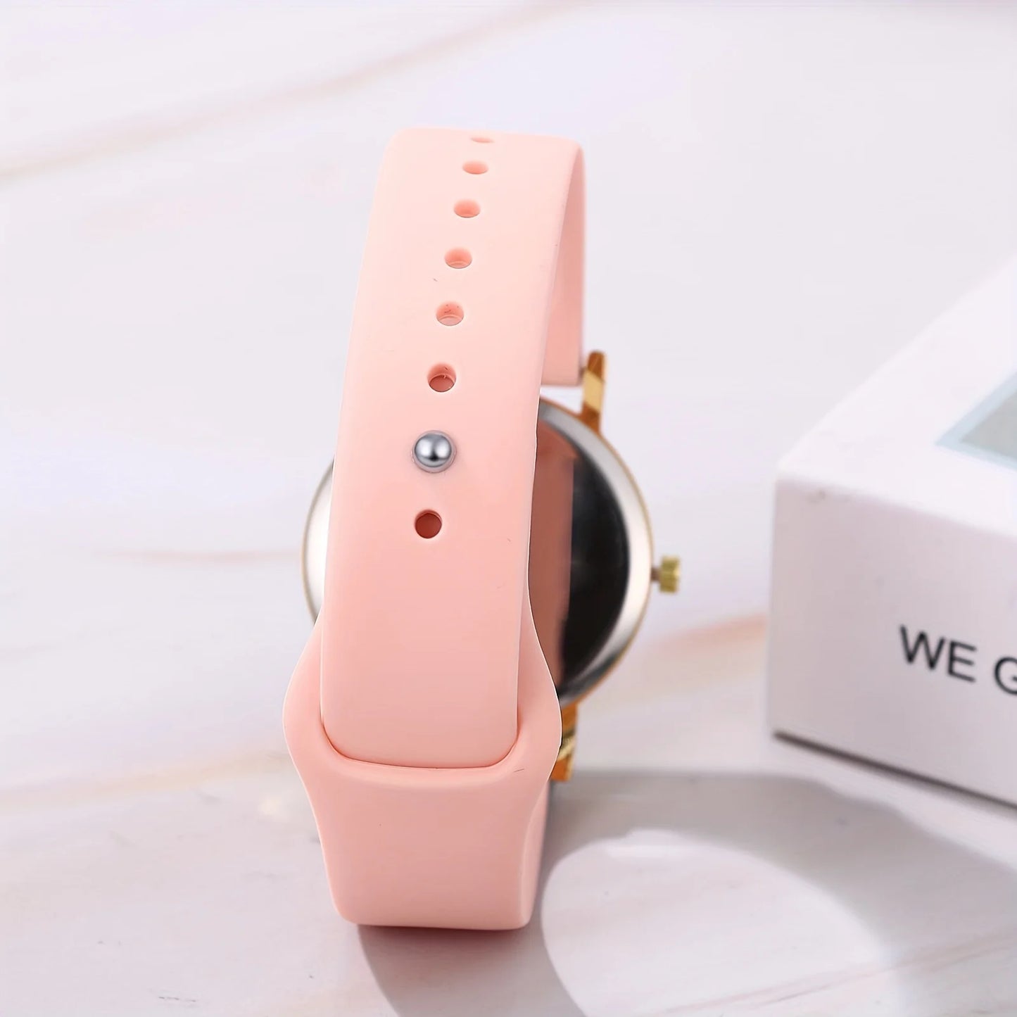 JewelryWe Womens Quartz Digital Watch With Silicone Strap